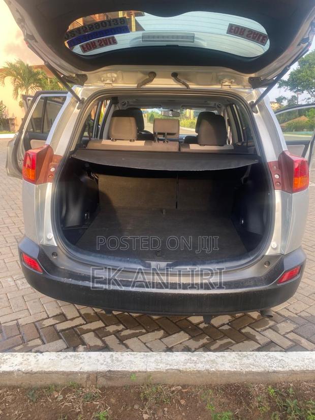 Toyota RAV4 XLE 4dr SUV (2.5L 4cyl 6A) 2015 Silver