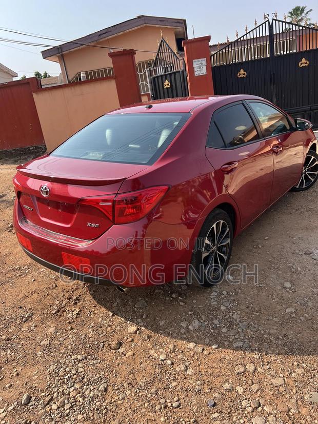 Toyota Corolla XSE (1.8L 4cyl 2A) 2018 Red