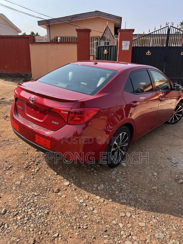 Toyota Corolla XSE (1.8L 4cyl 2A) 2018 Red