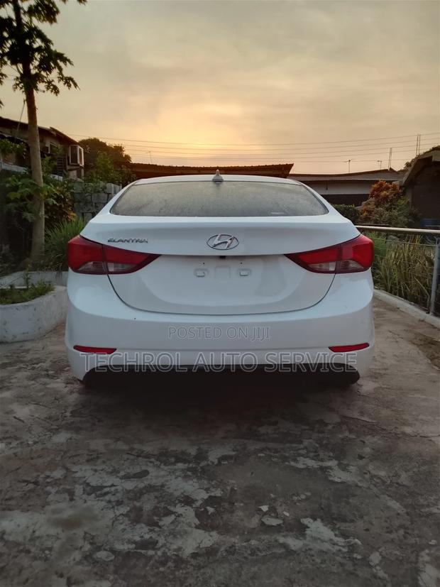Hyundai Elantra 2016 Red