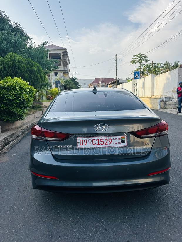 Hyundai Elantra Limited Sedan FWD (2.0L 4cyl 6A) 2017 Gray