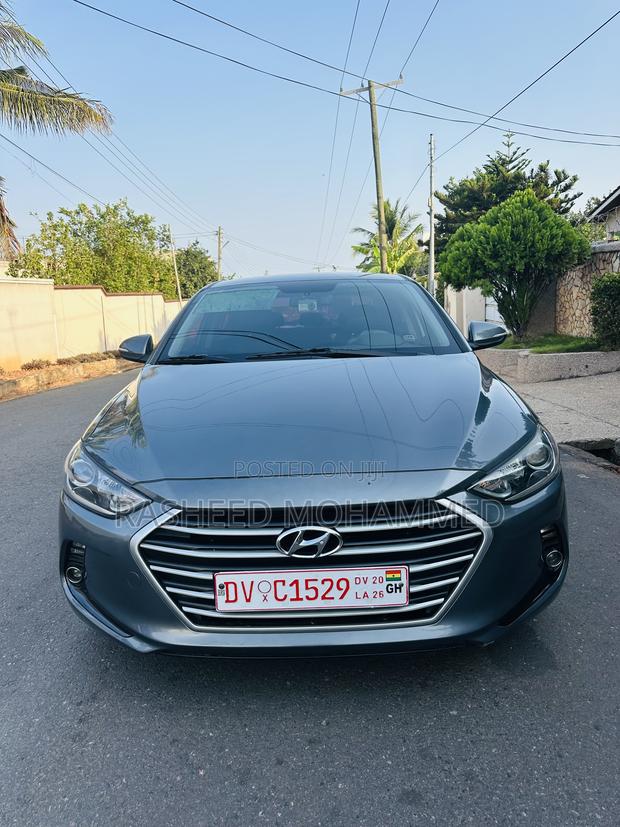 Hyundai Elantra Limited Sedan FWD (2.0L 4cyl 6A) 2017 Gray