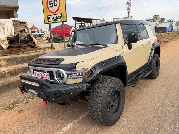 Toyota FJ Cruiser 4x4 Automatic 2012