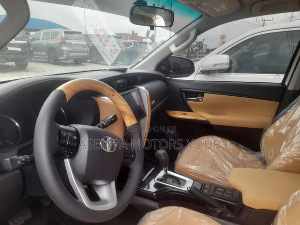 Toyota Fortuner 2.7 RWD 2017 White