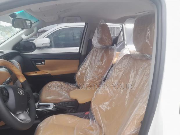 Toyota Fortuner 2.7 RWD 2017 White