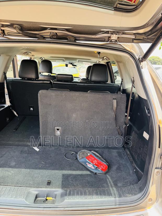 Toyota Highlander LE 4x2 V6 (3.5L 6cyl 8A) 2018 Gray