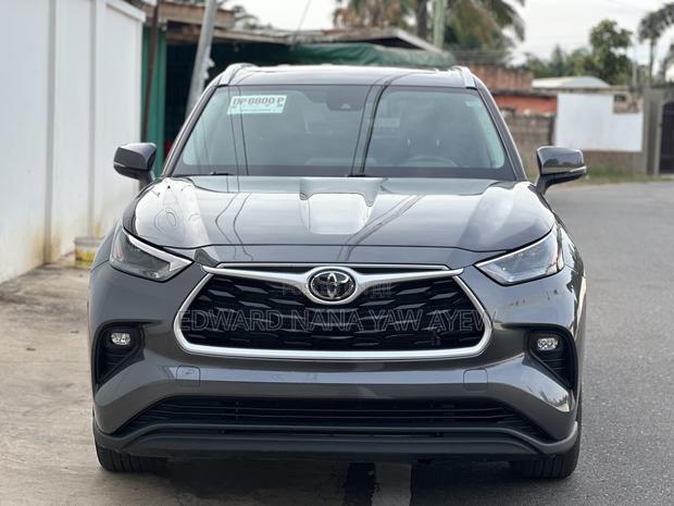 Toyota Highlander XLE 2022 Gray
