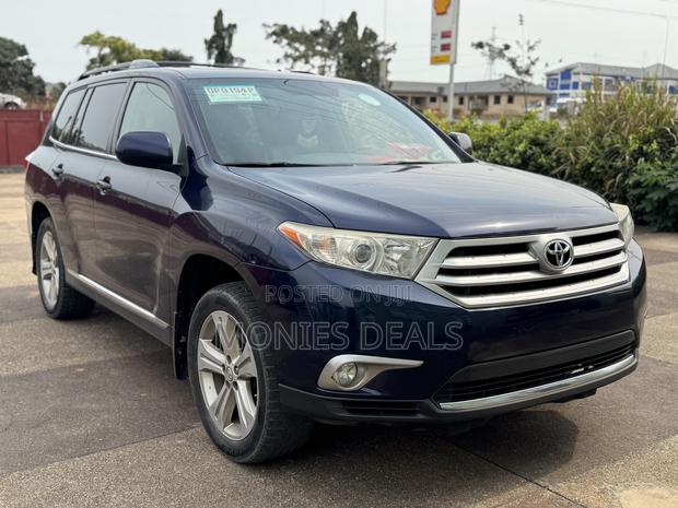 Toyota Highlander SE 2012 Blue