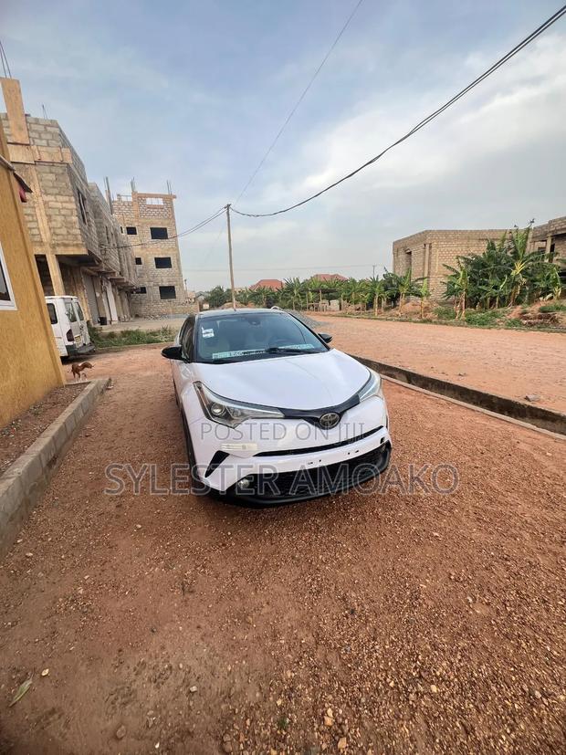 Toyota C-HR XLE Prermium FWD (2.0L 4cyl 2AM) 2018 White