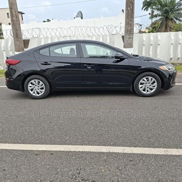 Hyundai Elantra SE Sedan FWD (2.0L 4cyl 6M) 2017 Black