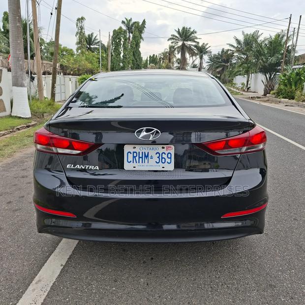 Hyundai Elantra SE Sedan FWD (2.0L 4cyl 6M) 2017 Black