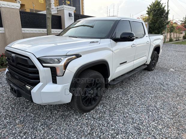 Toyota Tundra Limited Double Cab 6.5' Bed 2024 White