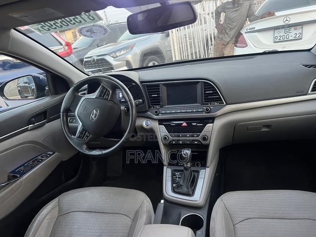 Hyundai Elantra Limited 2018 Blue
