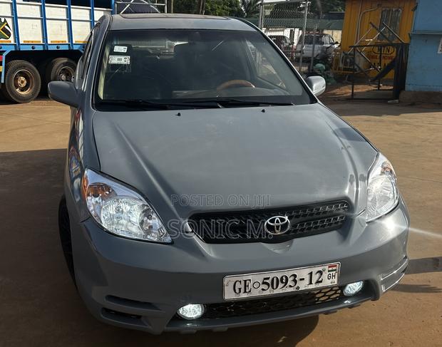 Toyota Matrix Hatchback FWD (1.8L 4cyl 5M) 2007 Gray