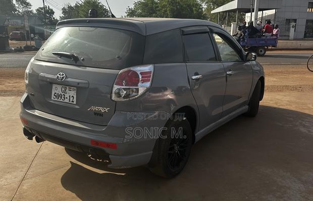Toyota Matrix Hatchback FWD (1.8L 4cyl 5M) 2007 Gray