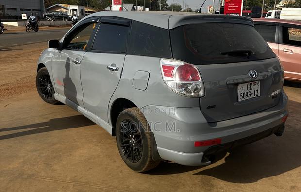 Toyota Matrix Hatchback FWD (1.8L 4cyl 5M) 2007 Gray