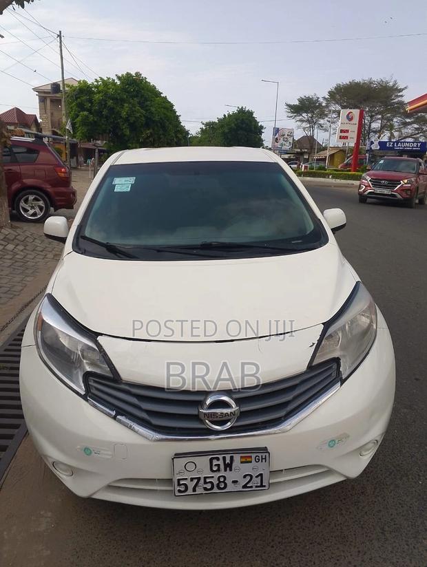 Nissan Versa 1.6 SV 4dr Sedan (1.6L 4cyl CVT) 2014 White