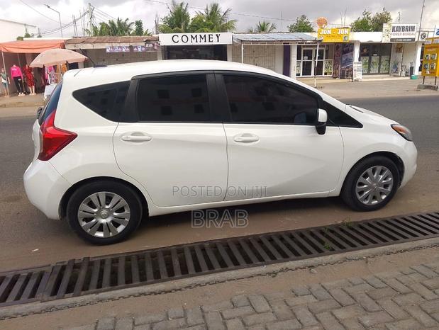 Nissan Versa 1.6 SV 4dr Sedan (1.6L 4cyl CVT) 2014 White