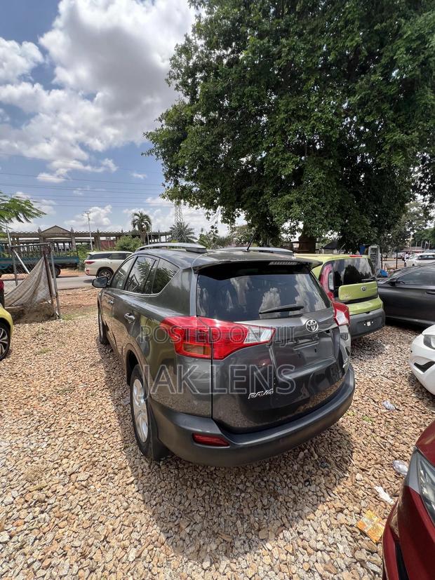 Toyota RAV4 LE AWD (2.5L 4cyl 6A) 2016 Gray