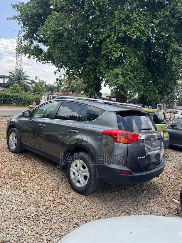 Toyota RAV4 LE AWD (2.5L 4cyl 6A) 2016 Gray