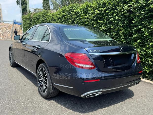 Mercedes-Benz E300 2018 Blue