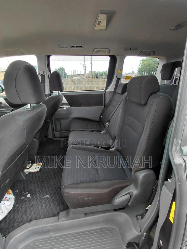 Toyota Voxy 2011 Black