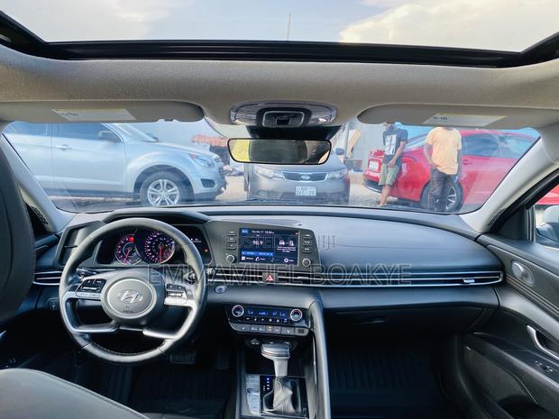 Hyundai Elantra 2022 Blue