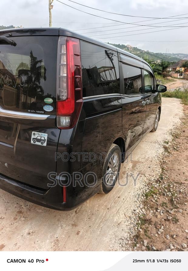 Toyota Esquire 2016 Black