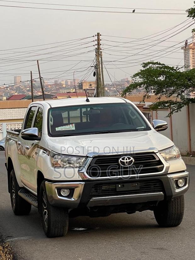 Toyota Hilux 2024 White