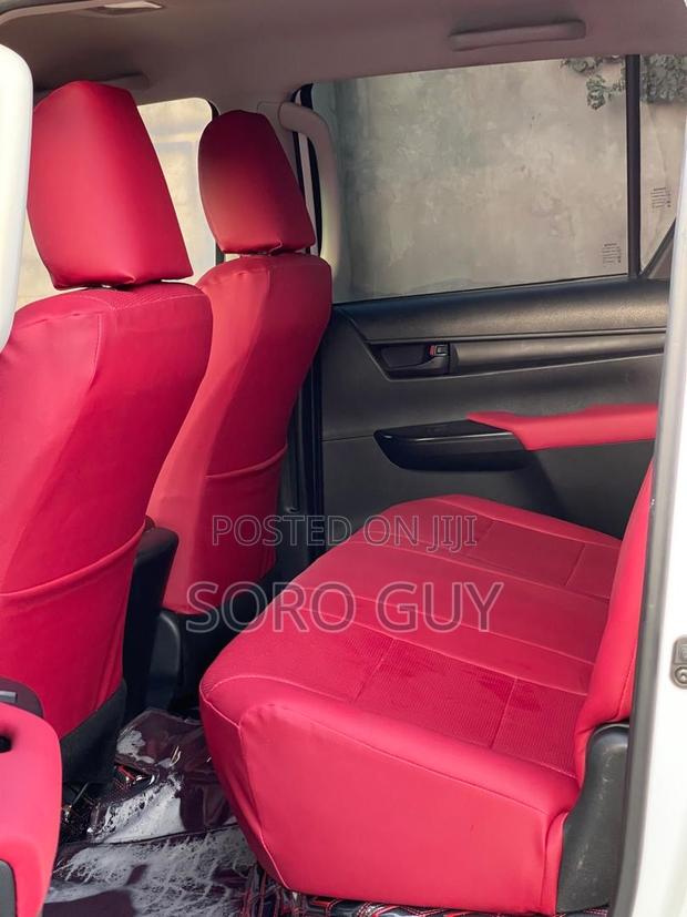Toyota Hilux 2024 White