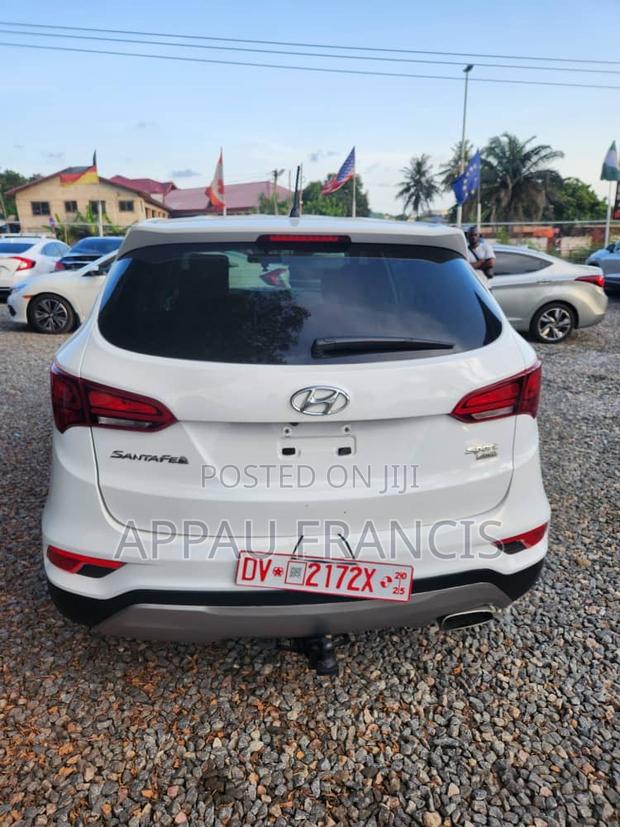 Hyundai Santa Fe 2018 White