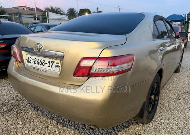 Toyota Camry LE 4dr Sedan (2.4L 4cyl 5A) 2009 Gold