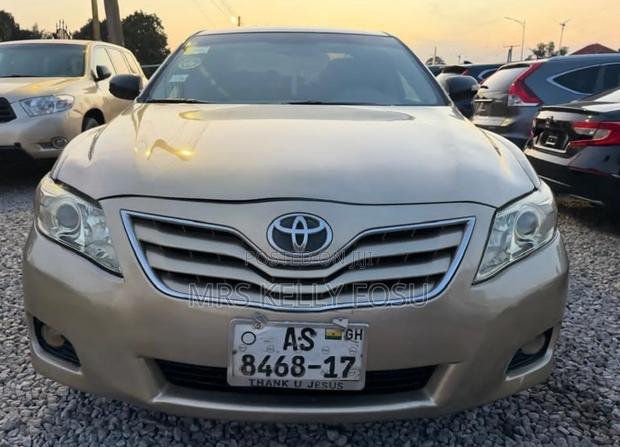 Toyota Camry LE 4dr Sedan (2.4L 4cyl 5A) 2009 Gold