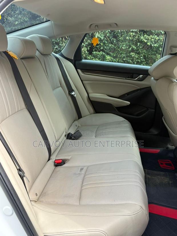 Honda Accord Sport (2.0L 4cyl Turbo 10A) 2019 White
