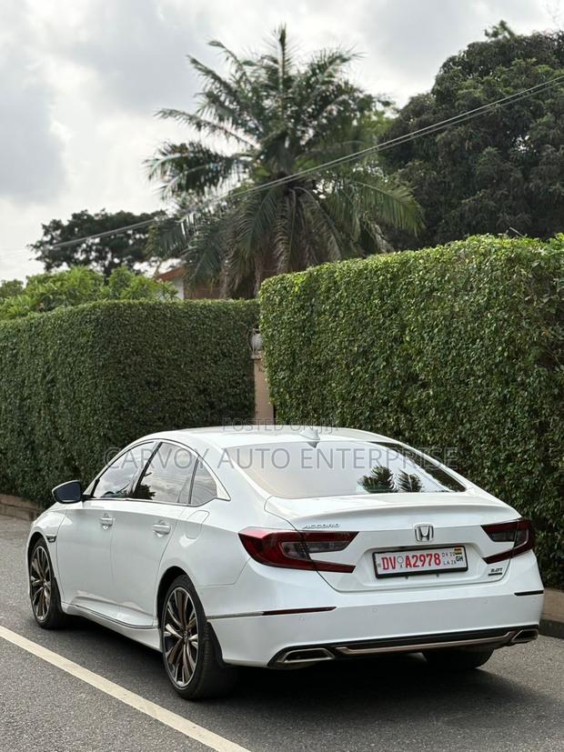 Honda Accord Sport (2.0L 4cyl Turbo 10A) 2019 White