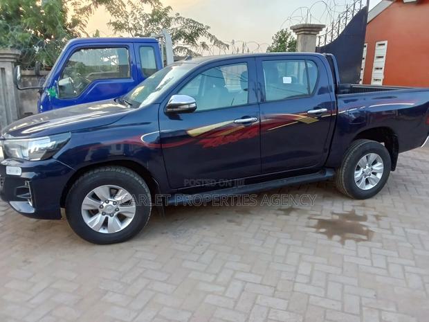 Toyota Hilux 2012 Blue