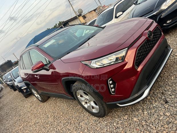 Toyota RAV4 XLE AWD 2020 Red