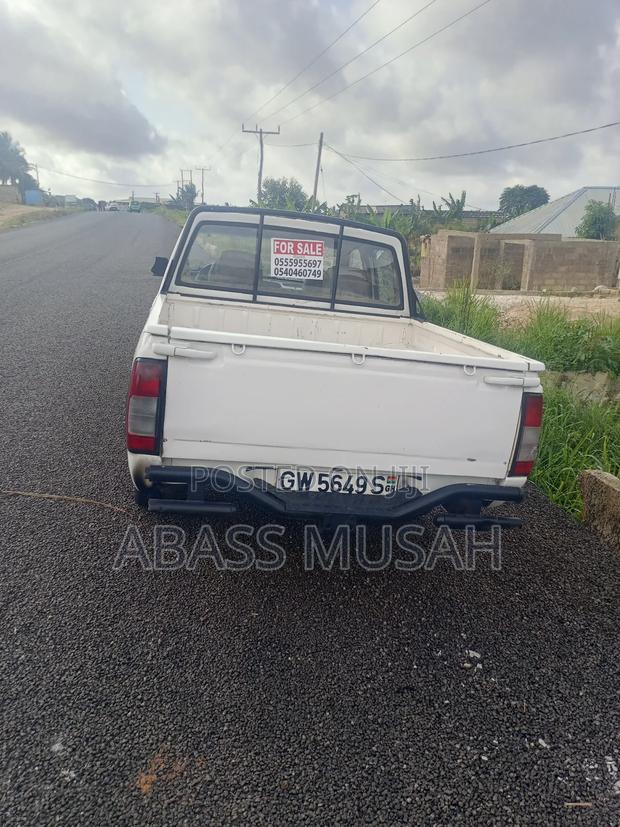 Nissan Hardbody 1999 White