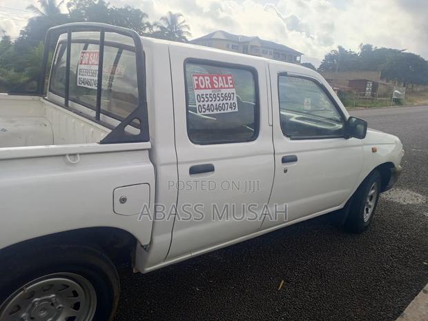 Nissan Hardbody 1999 White