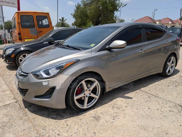 Hyundai Elantra SE 4dr Sedan (1.8L 4cyl 6A) 2015 Gold