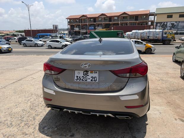 Hyundai Elantra SE 4dr Sedan (1.8L 4cyl 6A) 2015 Gold