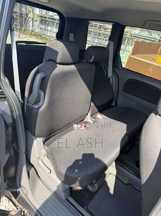 Toyota Sienta 1.5 AWD 2013 Maroon