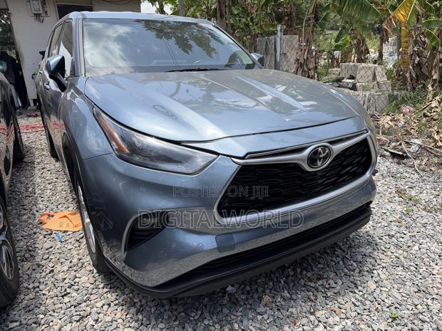Toyota Highlander LE AWD 2020 Blue
