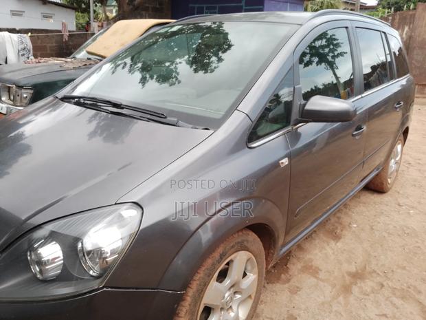 Vauxhall Zafira 2011 Gray