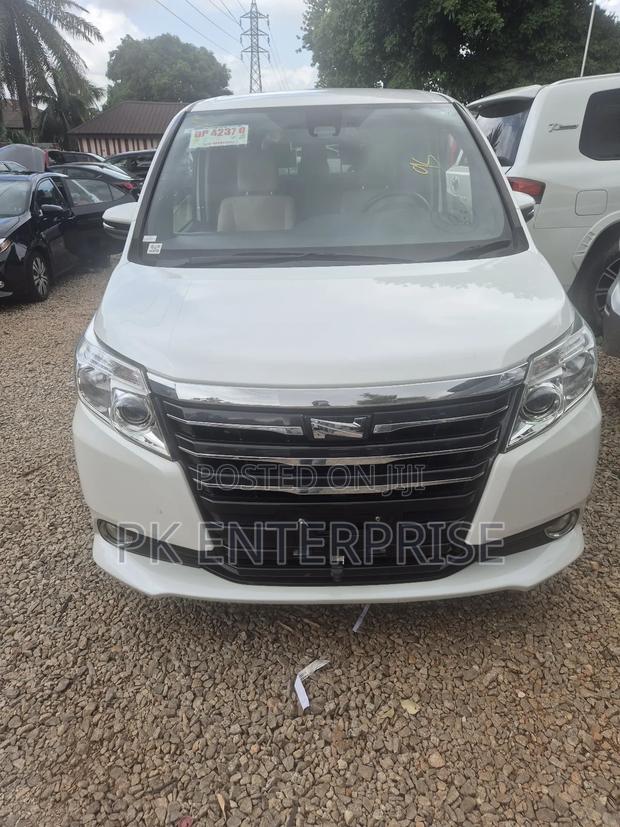 Toyota Noah 2016 White