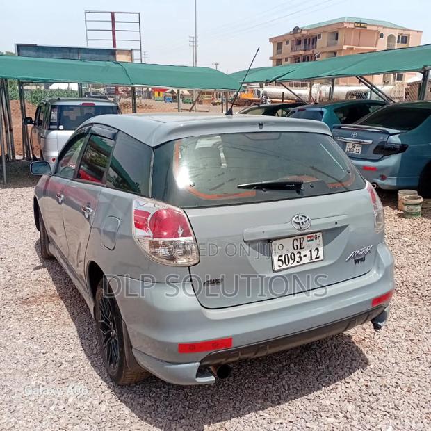 Toyota Matrix Hatchback AWD (1.8L 4cyl 4A) 2006 Gray