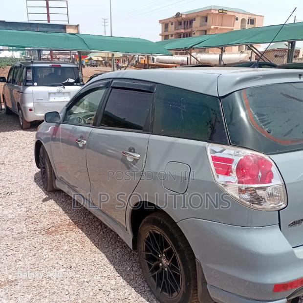 Toyota Matrix Hatchback AWD (1.8L 4cyl 4A) 2006 Gray