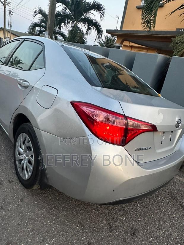 Toyota Corolla LE (1.8L 4cyl 2A) 2019 Silver