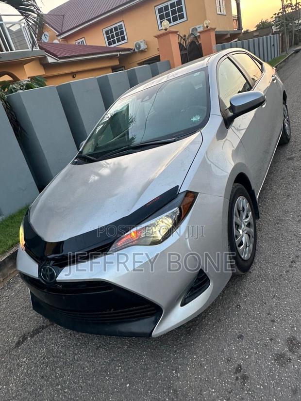 Toyota Corolla LE (1.8L 4cyl 2A) 2019 Silver