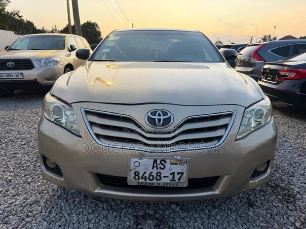 Toyota Camry 2009 Gold